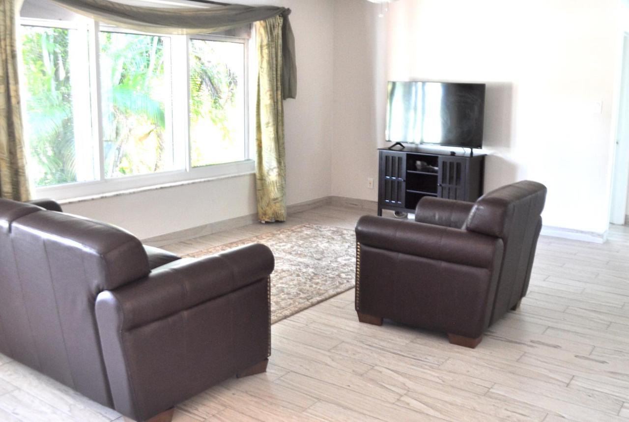 Lovely 3-Bd, Walk To Bars, 9 Min Drive From Beach! Heated Pool. Форт-Лодердейл Экстерьер фото